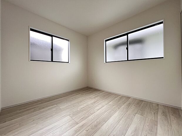 【同仕様写真(その他内観)】2階には洋室を4部屋ご用意しました(同仕様)