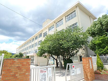 福岡市立弥永西小学校 650m(9分)