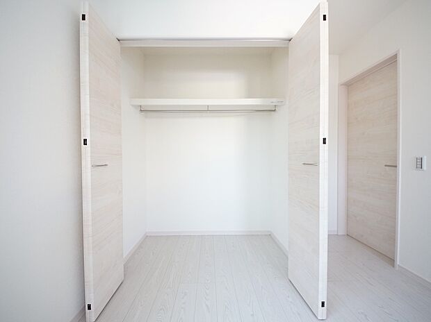 【同仕様写真(その他内観)】クローゼット収納(同仕様)