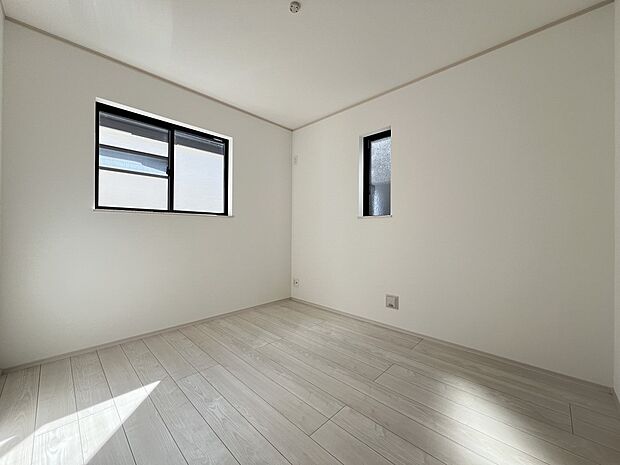 【洋室】洋室5.01帖 全居室南向きの明るい居宅です(E号棟)