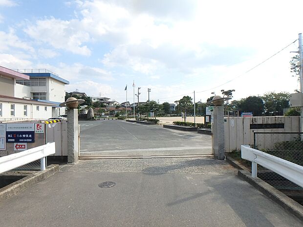 大野城市立大城小学校(約850m・徒歩11分)