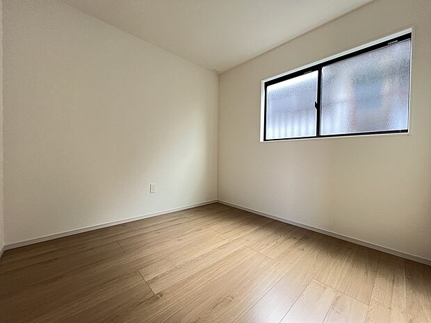 【洋室】洋室5帖 洋室を3部屋、和室を1部屋ご用意いたしました