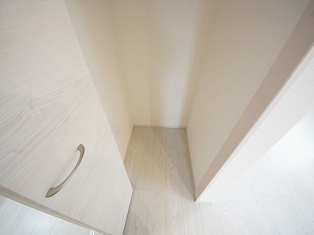 【同仕様写真(その他内観)】クローゼット収納(同仕様)