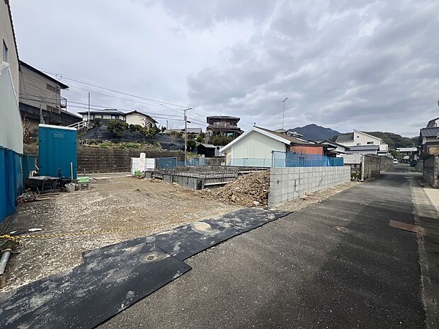 【前面道路含む現地写真】接道:南西側4m公道 セットバック有