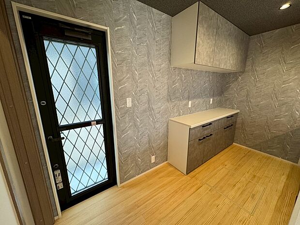 【キッチン】キッチンはカップボード、勝手口付き(9号地)