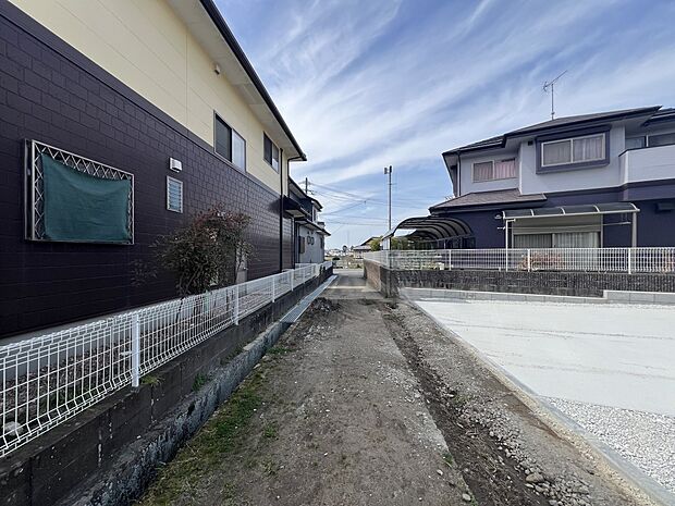 【前面道路含む現地写真】南側3.4m里道