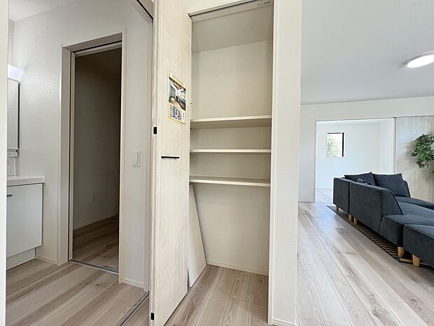 【収納】キッチン横 パントリー収納(1号棟)