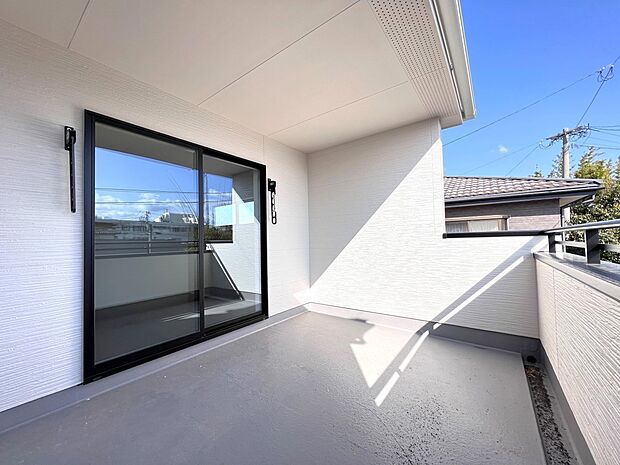 【同仕様写真(その他内観)】南向きの日当たり良好バルコニー(同仕様)