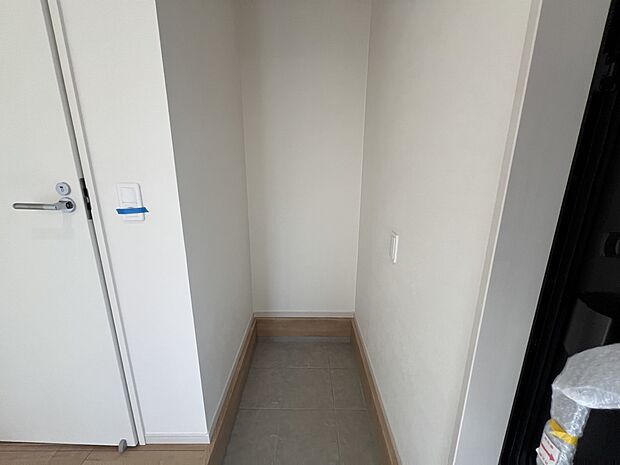 【収納】ベビーカーやアウトドアグッズ等の収納に役立つ土間収納(1号棟)