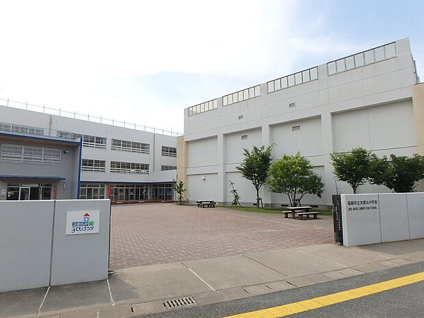 福岡市立次郎丸中学校(約600m・徒歩8分)
