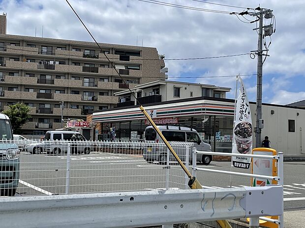 セブン-イレブン 福岡次郎丸4丁目店(約400m・徒歩5分)