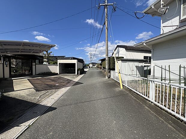 【前面道路含む現地写真】南東側4m公道
