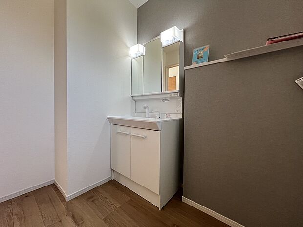 【洗面台・洗面所】三面鏡仕様の洗面化粧台