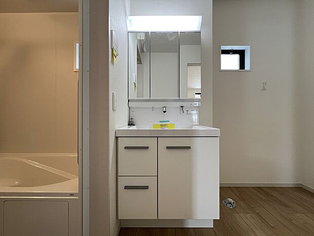 【洗面台・洗面所】三面鏡仕様の洗面化粧台