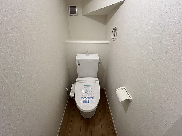 【トイレ】トイレは各階にご用意。ウォシュレット機能付き