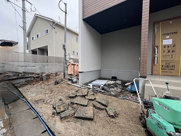 【駐車場】お車は2台駐車可能です(2号棟)