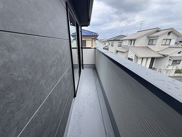 【バルコニー】バルコニーは2ヶ所に設置 こちらは8帖の洋室から出入り可能です