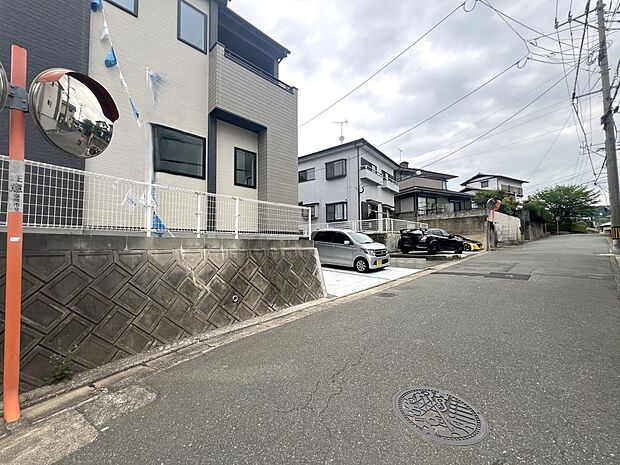 【前面道路含む現地写真】前面道路:南側5m公道