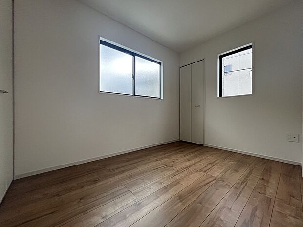 【洋室】リビング続き間の洋室4.37帖 目が行き届きやすいお部屋は様々なシーンで役立ちます