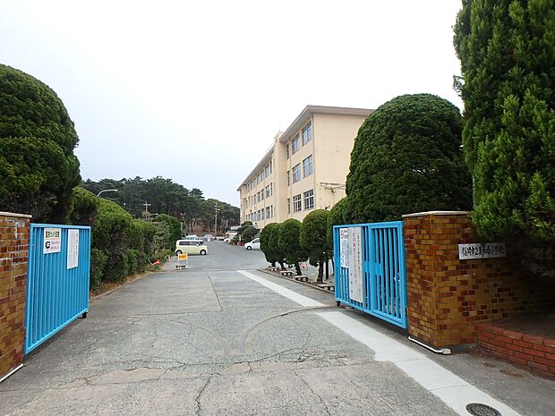 福岡市立美和台小学校（約750m・徒歩10分）