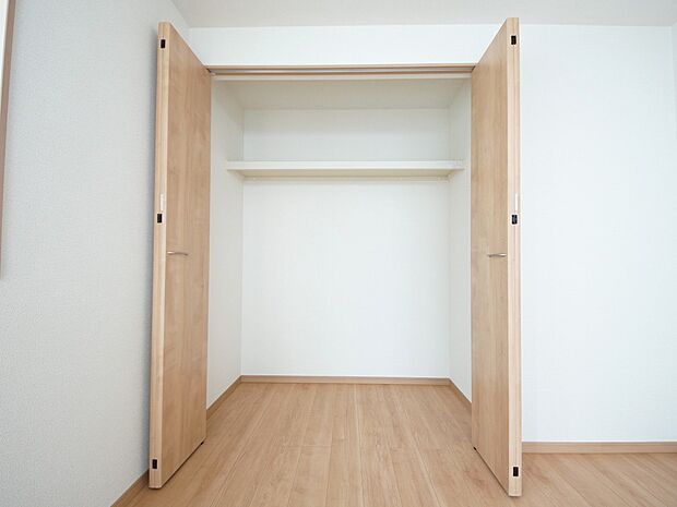 【同仕様写真(その他内観)】クローゼット収納(同仕様)