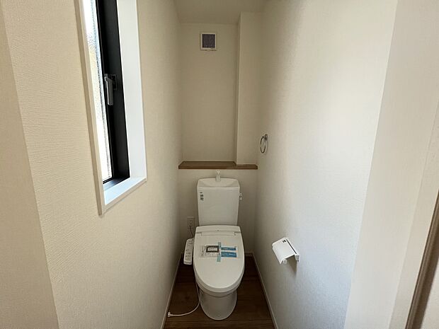 【トイレ】トイレは1.2階ともにございます　ウォシュレット機能付き