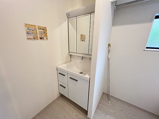 【洗面台・洗面所】三面鏡仕様の洗面化粧台