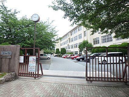 福岡市立金山小学校 450m(6分)