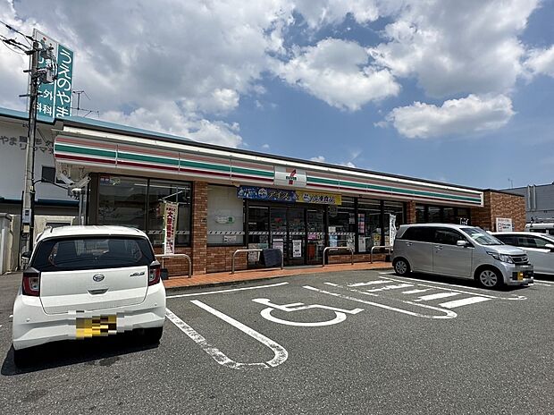 セブン-イレブン 福岡鶴田３丁目店（約600m・徒歩8分）