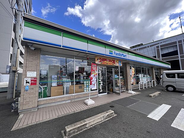 ファミリーマート 福岡笹丘一丁目店（約431m・徒歩6分）