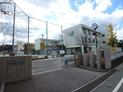 春日市立春日西中学校 240m(3分)