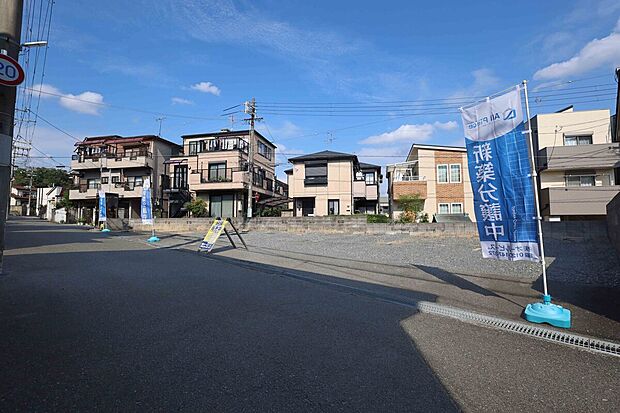 広々とした５５坪超の敷地、東西両面道路で
陽当たり・通風ともに良好です