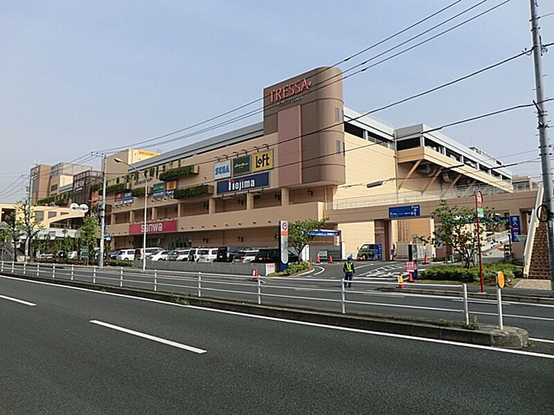 トレッサ横浜まで車で約10分　大型ショッピングモール