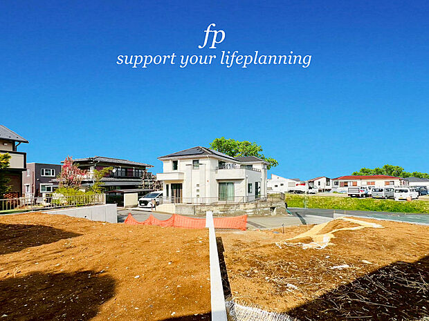 閑静な住宅地で子育て家族にピッタリ。毎日のお散歩も快適な緑に恵まれたエリアで、自然に包まれた穏やかな暮らしを実現するための、ゆとりある住環境が整っています。緑の潤いを感じながらホッと生活できそう。