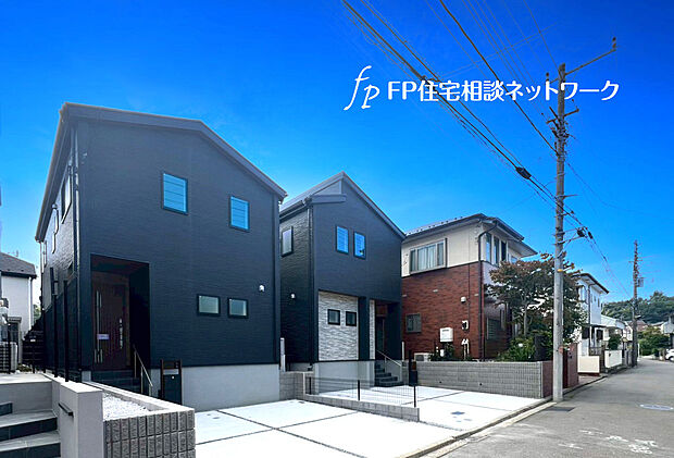 第一種低層住居専用地域の良好な住環境が保たれたエリア。低層の一戸建てを中心とした街並みが整然と続き、周辺は高い建物が建っていないので、採光や開放性に恵まれています。