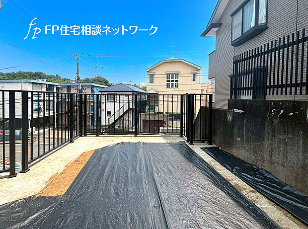 暮らしに潤いと癒しをもたらすお庭があります。手入れをしやすい広さだからこそ、ひとつひとつの樹木、花達の変化に目が届き、家族の会話にも花が咲きます。ガーデニングを始めてみませんか。