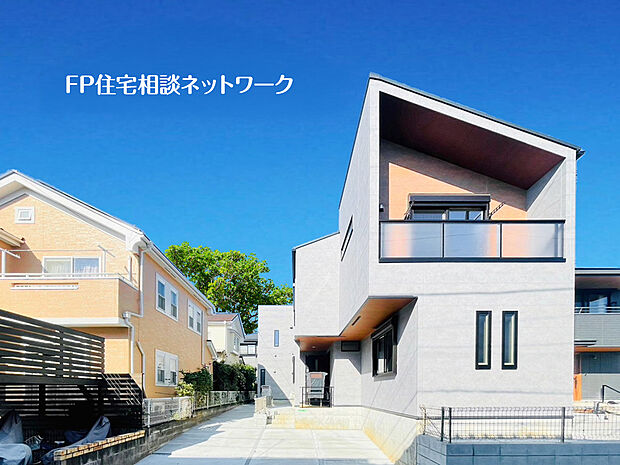 【類似外観同仕様】施工例のため分譲中の建物とは外壁、屋根開口部等の形状・仕様が異なります。