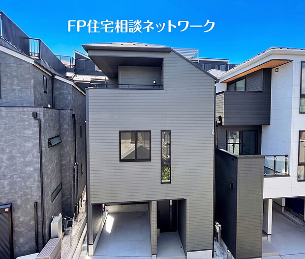 都市部での快適な暮らしを叶える、ビルトインガレージ付き3階建て。専門家と二人三脚で、無理のない理想の住まいを実現しませんか。
