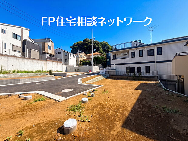 青空の下に広がる開放的な分譲地は、陽光に包まれた心地よい住環境が魅力。ゆとりある街区設計が家族の安心と快適な毎日を育みます。住むほどに愛着が深まる、未来への期待に満ちた住まいの舞台です。