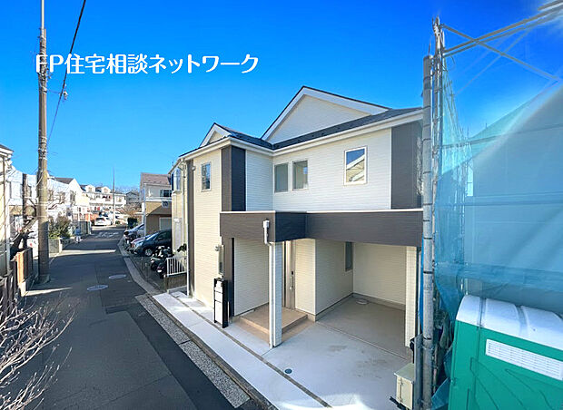 【類似外観同仕様】施工例のため分譲中の建物とは外壁、屋根開口部等の形状・仕様が異なります。