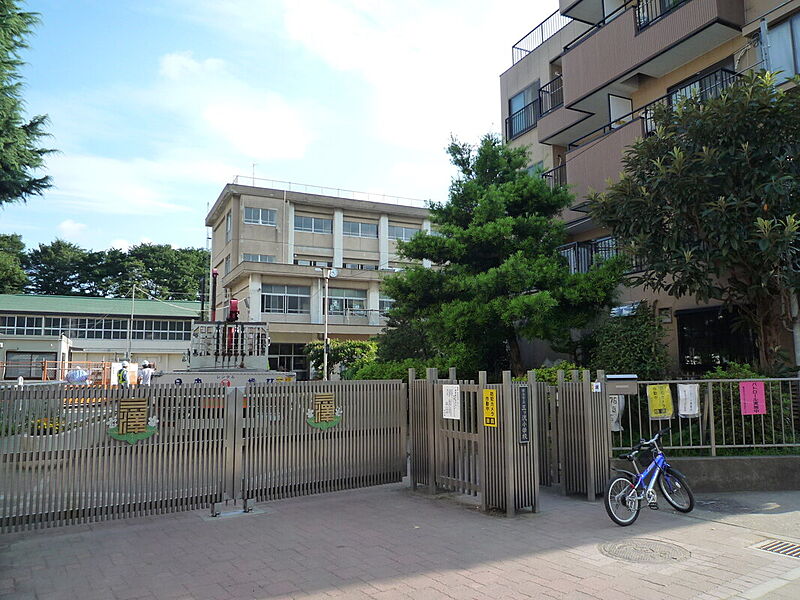 【車・交通】横浜市立三ツ沢小学校