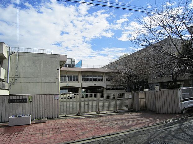 横浜市立本宿中学校（約600m）