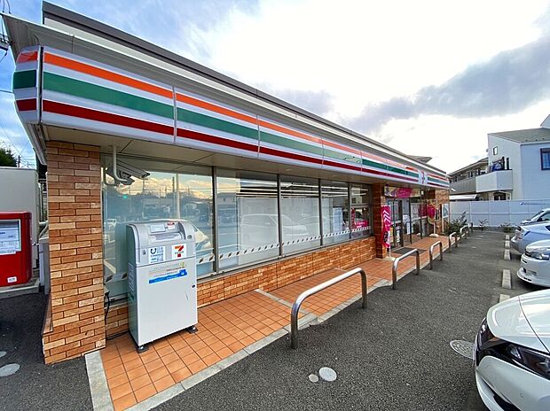 セブンイレブン横浜高田小学校入口店（約515m）