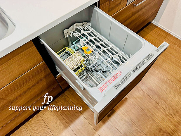 【食器洗浄乾燥機】あったらいいなの代表的な設備である食洗機。ビルトイン型なので、おさまりもよく、使い勝手も良好です。