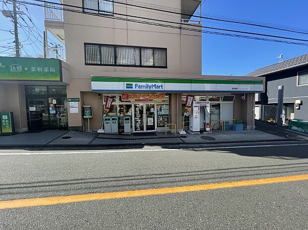 ファミリーマート釜台町店（約800m）