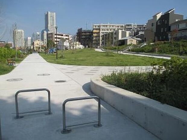 伊勢町もくせい公園（約500m）