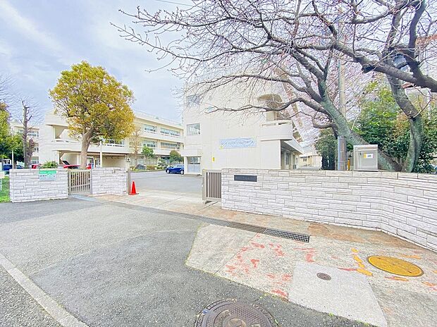 菅田中学校（約700m）