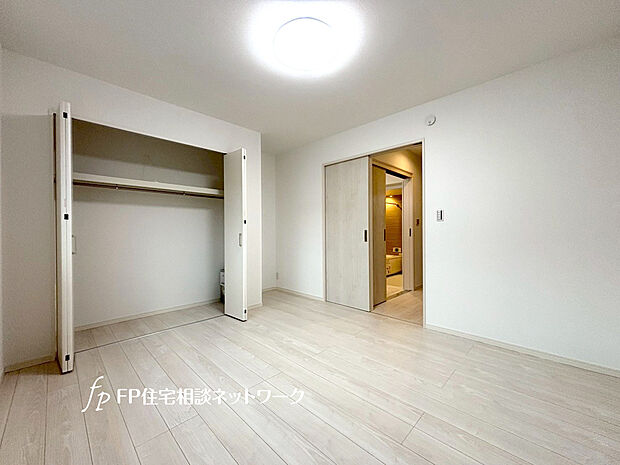 【全居室収納付き　居住空間をすっきり保てる居室】全居室に収納を完備。季節物のお洋服などもしっかりと収納し、居室空間を隅々まで使えるのが嬉しいですね。