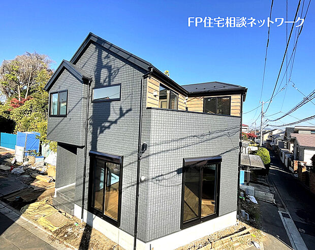 【良好な住環境が保たれたエリア】第一種低層住居専用地域の良好な住環境が保たれたエリア。低層の一戸建てを中心とした街並みが統一感を生み出す。周辺には緑も多く残っているので住宅地として申し分ない。