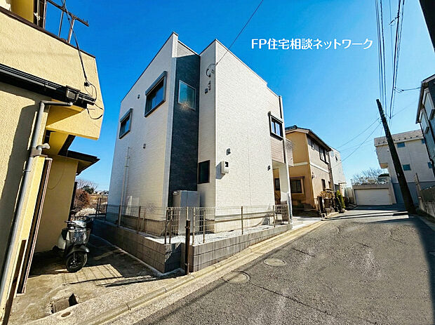 【自然に包まれた穏やかな暮らし】四季を通じて自然と触れ合えるスポットが周辺には盛りだくさん。目の前に広がる開放感とゆとり、暮らしの夢を育む理想の住まいがここにはあります。
